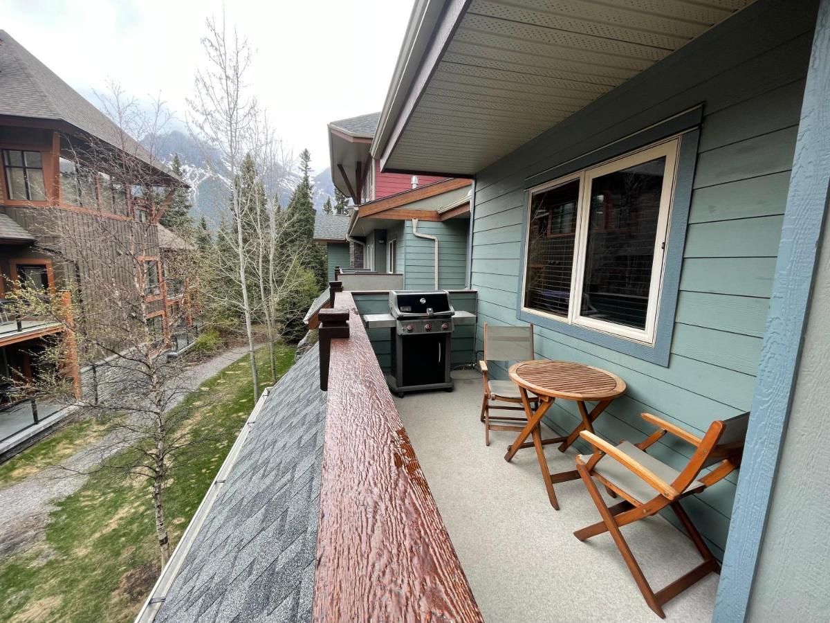 Renovated Condo, 2Br, 2Ba, Heated Pool, 3 Hot Tubs, Pets Welcome! Canmore Bagian luar foto