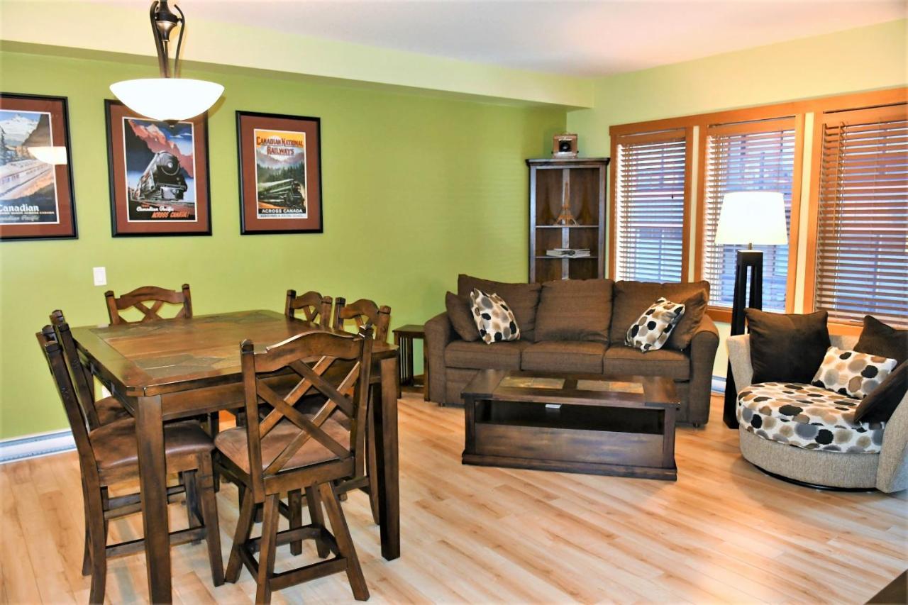 Renovated Condo, 2Br, 2Ba, Heated Pool, 3 Hot Tubs, Pets Welcome! Canmore Bagian luar foto