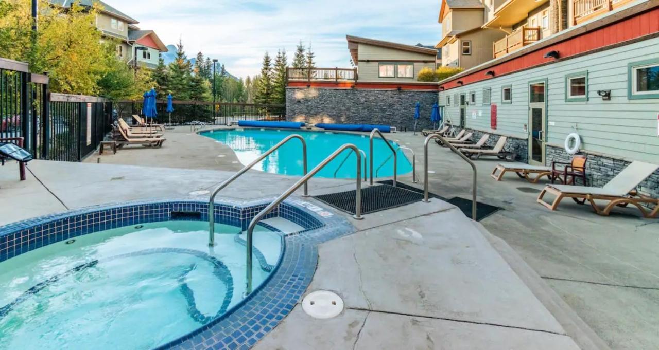 Renovated Condo, 2Br, 2Ba, Heated Pool, 3 Hot Tubs, Pets Welcome! Canmore Bagian luar foto