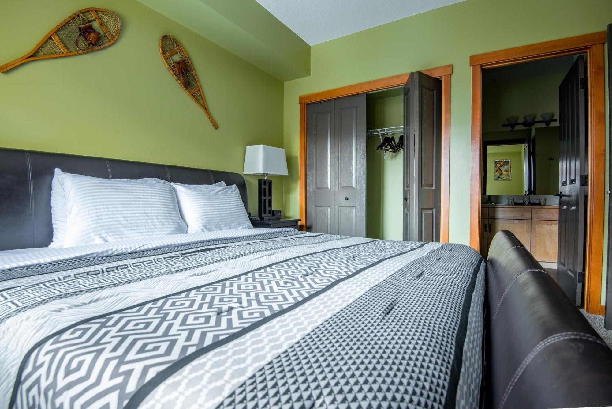 Renovated Condo, 2Br, 2Ba, Heated Pool, 3 Hot Tubs, Pets Welcome! Canmore Bagian luar foto