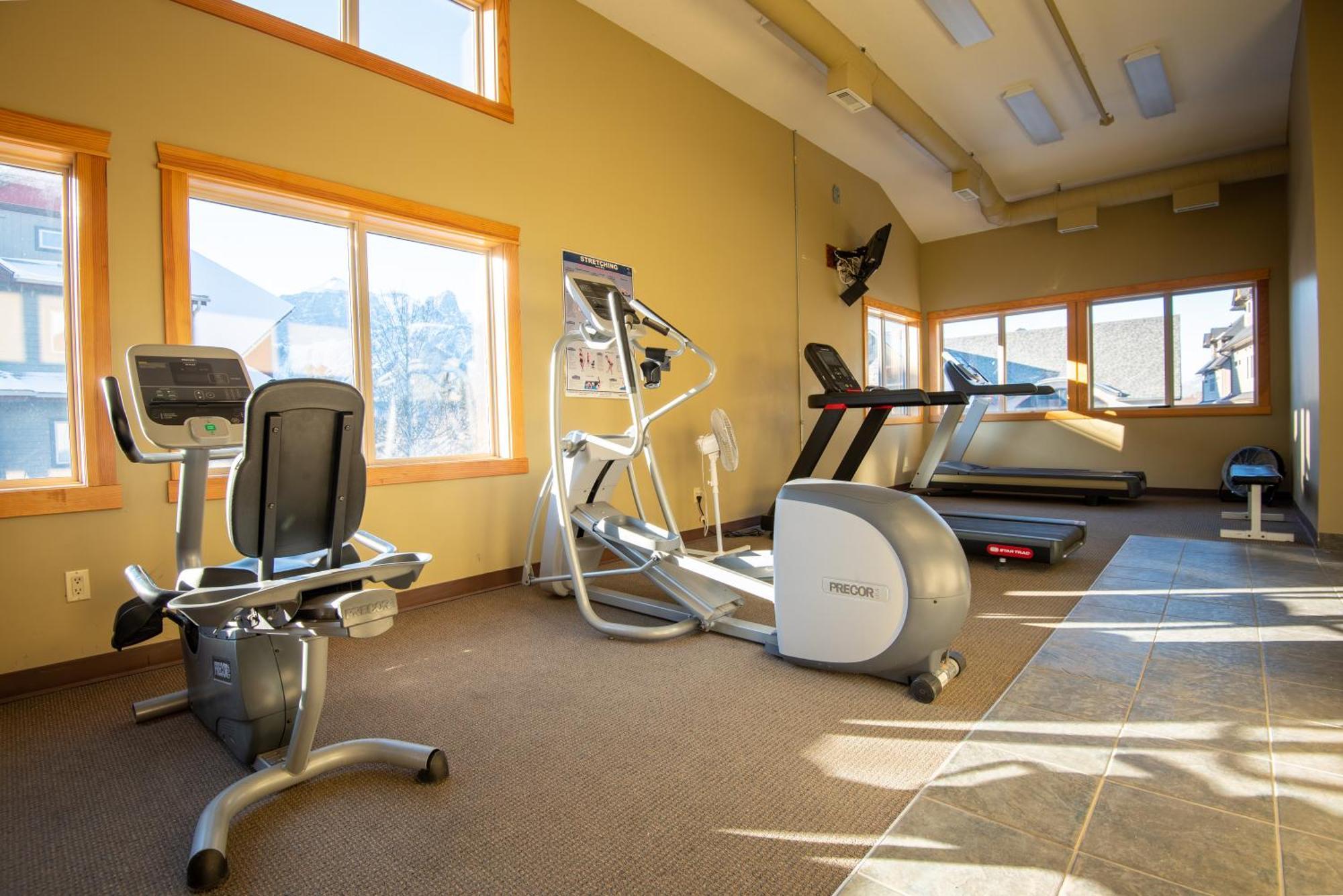 Renovated Condo, 2Br, 2Ba, Heated Pool, 3 Hot Tubs, Pets Welcome! Canmore Bagian luar foto
