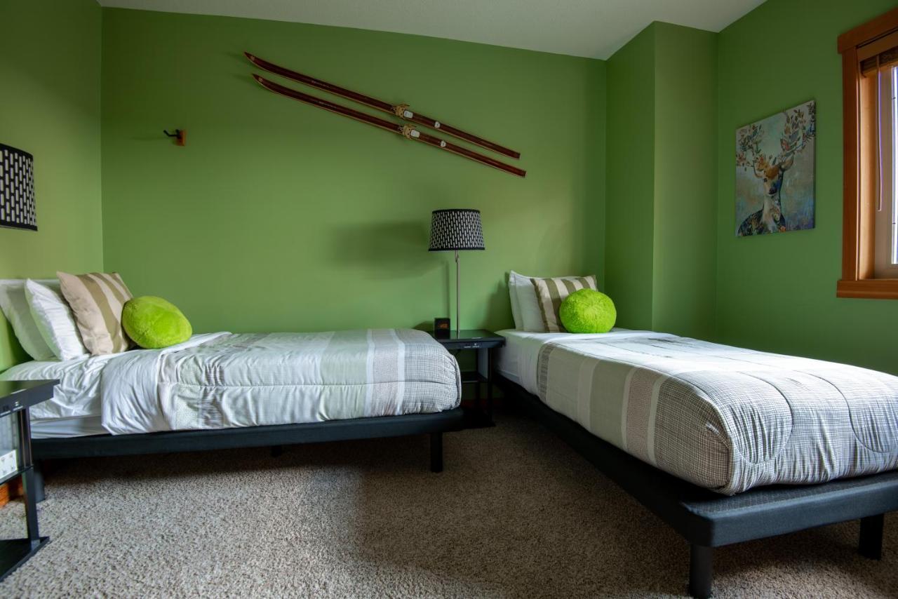 Renovated Condo, 2Br, 2Ba, Heated Pool, 3 Hot Tubs, Pets Welcome! Canmore Bagian luar foto