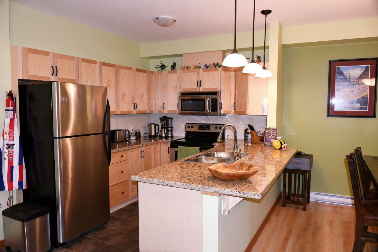 Renovated Condo, 2Br, 2Ba, Heated Pool, 3 Hot Tubs, Pets Welcome! Canmore Bagian luar foto