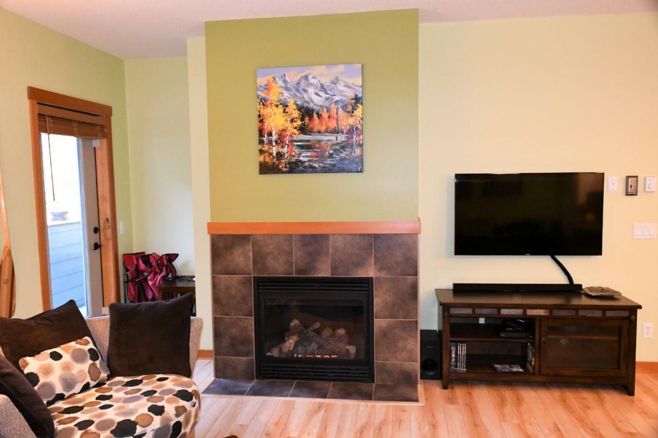 Renovated Condo, 2Br, 2Ba, Heated Pool, 3 Hot Tubs, Pets Welcome! Canmore Bagian luar foto